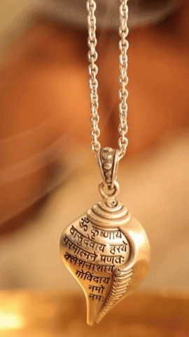 Shri Krishna Shankha Pendant with Chain